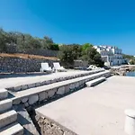 Spacious And Cozy Seafront - Two Bedroom With Terrace And Sea View 公寓