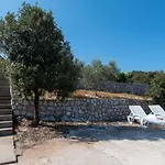 Spacious And Cozy Seafront - Two Bedroom With Terrace And Sea View 公寓 Putniković