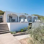 Spacious And Cozy Seafront - Two Bedroom With Terrace And Sea View 公寓