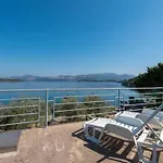 Spacious And Cozy Seafront - Two Bedroom With Terrace And Sea View 公寓
