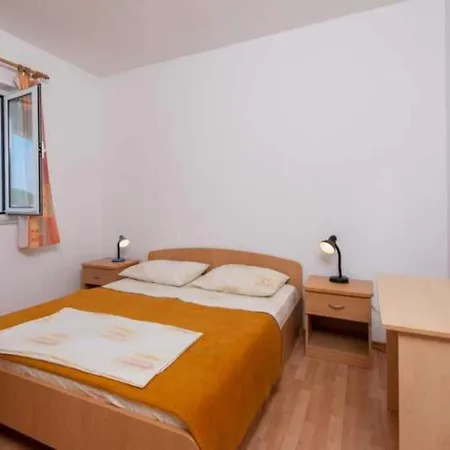 Spacious And Cozy Seafront - Two Bedroom With Terrace And Sea View Apartmán Putniković