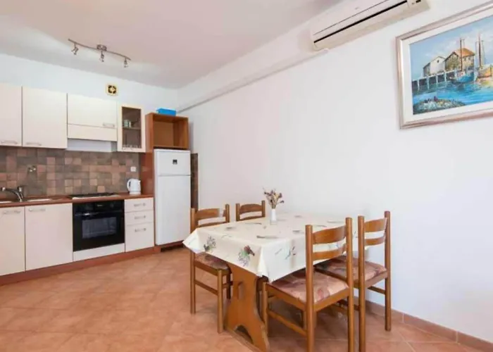 Spacious And Cozy Seafront - Two Bedroom With Terrace And Sea View Apartmán *