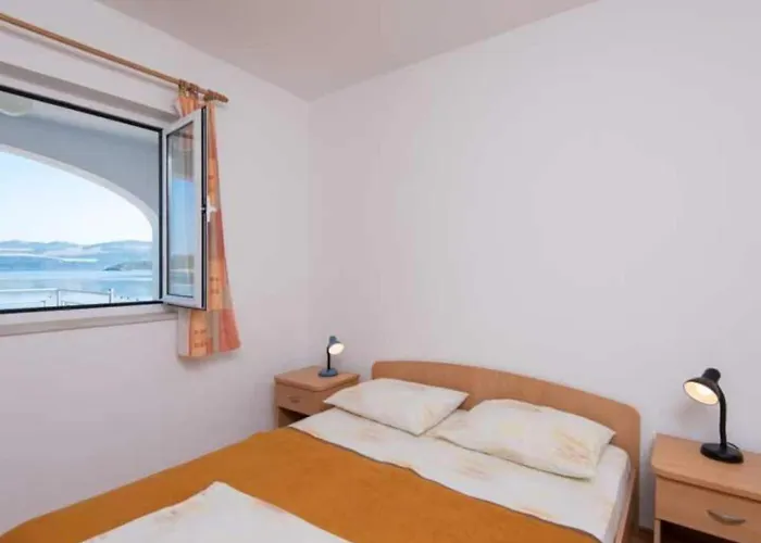 Spacious And Cozy Seafront - Two Bedroom With Terrace And Sea View Apartmán *