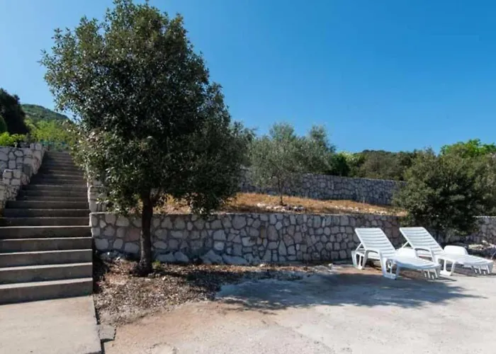 Spacious And Cozy Seafront - Two Bedroom With Terrace And Sea View Apartmán Putniković