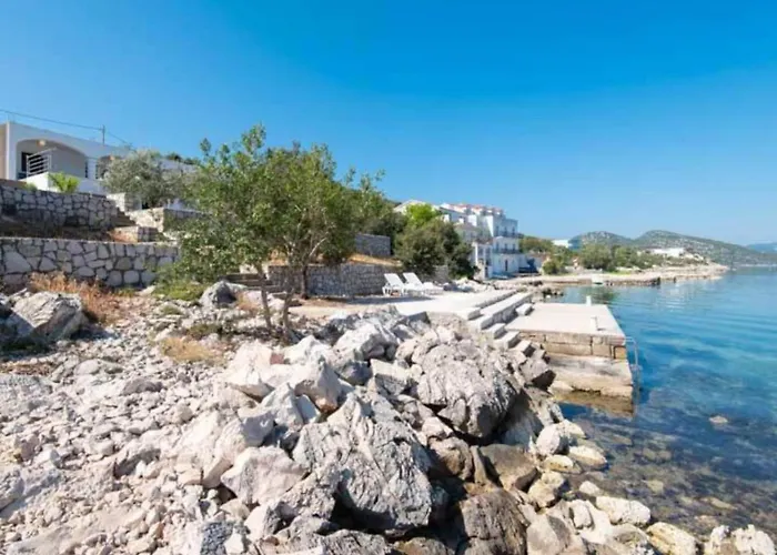 Apartmán Spacious And Cozy Seafront - Two Bedroom With Terrace And Sea View *
