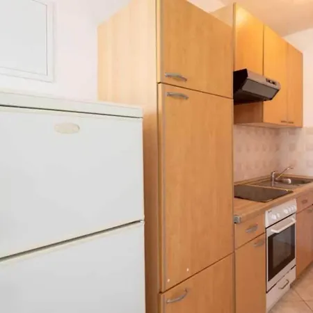 Daire Spacious And Cozy Seafront - Two Bedroom With Terrace And Sea View Putniković