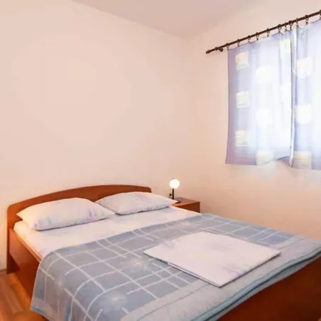 Spacious And Cozy Seafront - Two Bedroom With Terrace And Sea View *