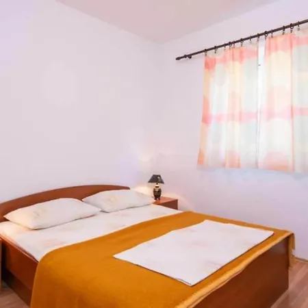 Daire Spacious And Cozy Seafront - Two Bedroom With Terrace And Sea View Putniković