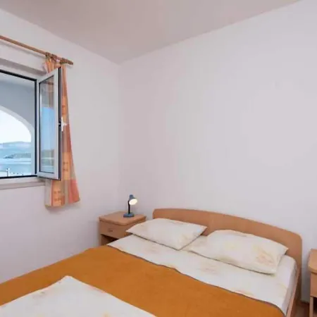 Spacious And Cozy Seafront - Two Bedroom With Terrace And Sea View Daire *