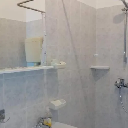 Daire Spacious And Cozy Seafront - Two Bedroom With Terrace And Sea View Putniković