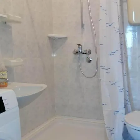 Daire Spacious And Cozy Seafront - Two Bedroom With Terrace And Sea View *