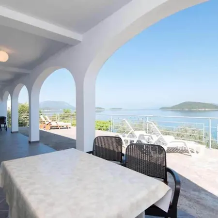 Daire Spacious And Cozy Seafront - Two Bedroom With Terrace And Sea View Putniković