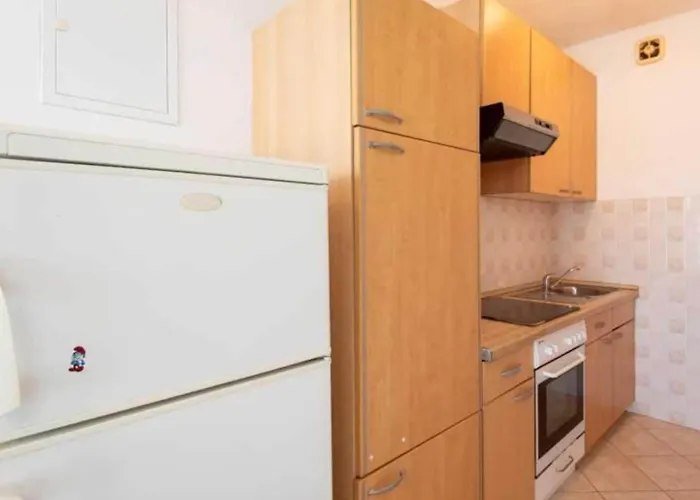 Apartament Spacious And Cozy Seafront - Two Bedroom With Terrace And Sea View Putniković