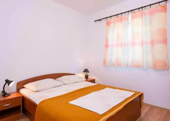 Apartament Spacious And Cozy Seafront - Two Bedroom With Terrace And Sea View Putniković