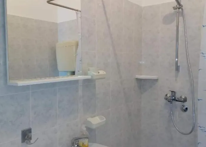 Apartament Spacious And Cozy Seafront - Two Bedroom With Terrace And Sea View Putniković