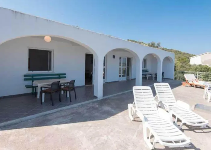 Spacious And Cozy Seafront - Two Bedroom With Terrace And Sea View * Putniković